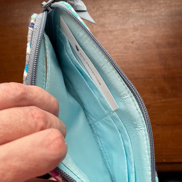 Vera Bradley RFID Tech Wallet Sunny Medallion Pattern - Picture 3 of 4